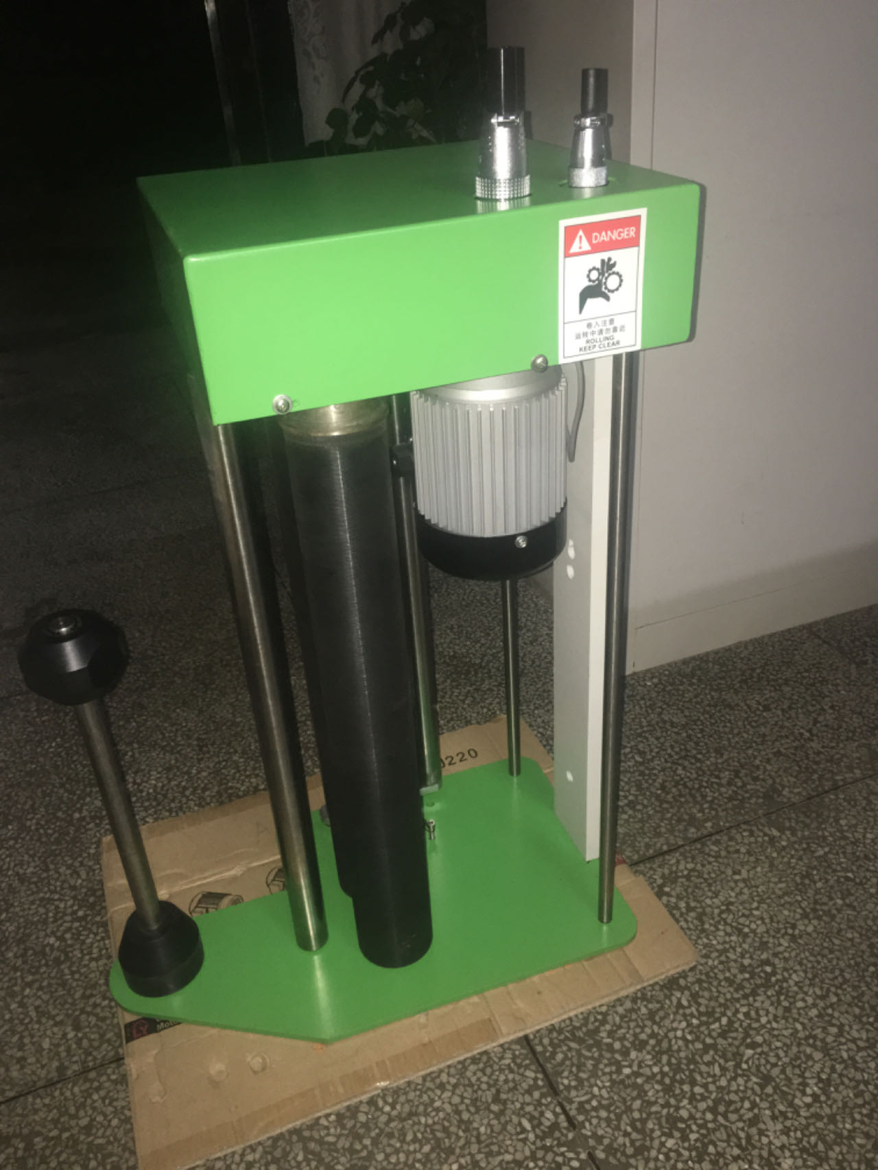 预拉缠绕机膜架