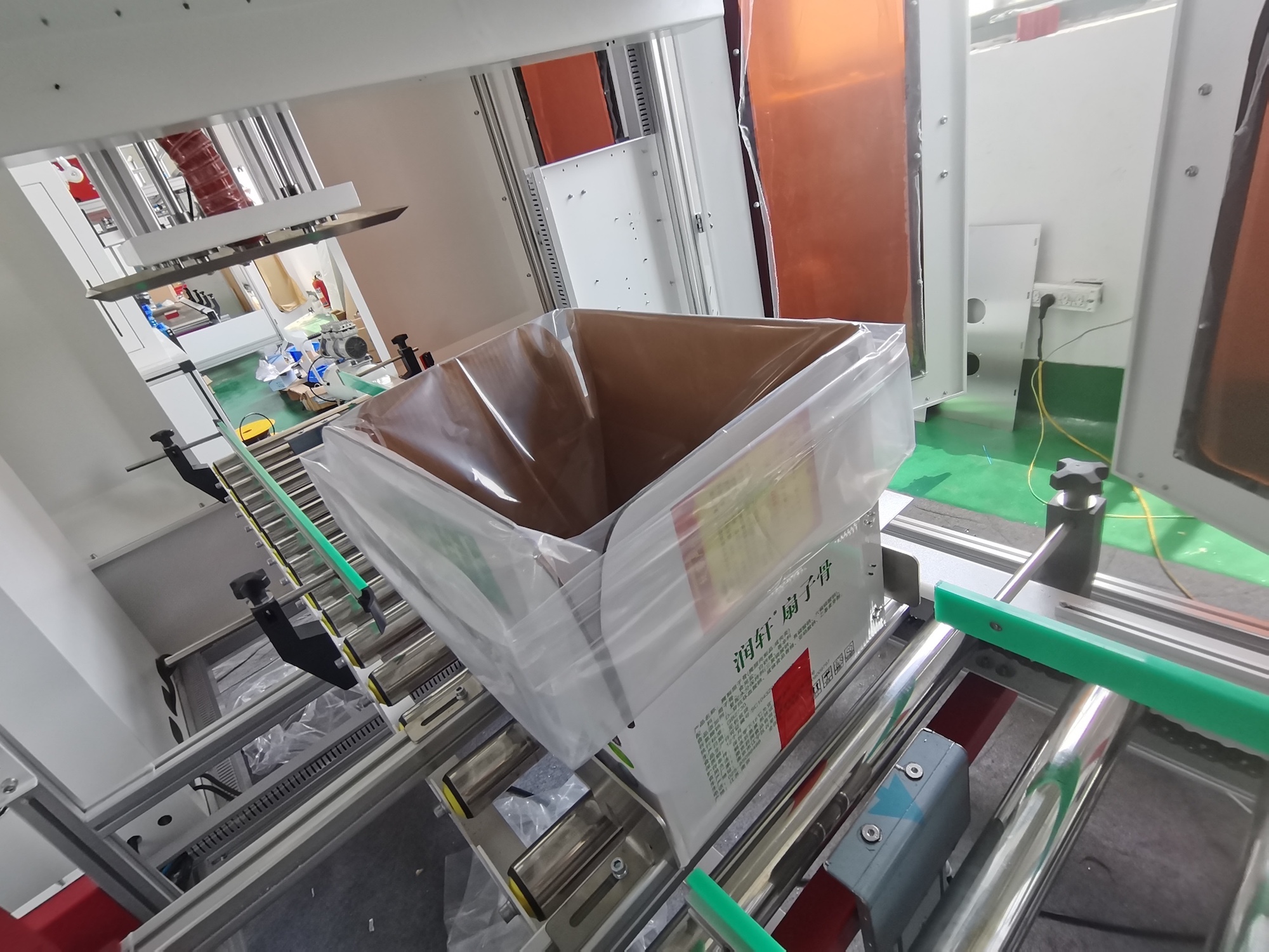 塑料框套袋机-给袋式套袋包装机-日照理袋机