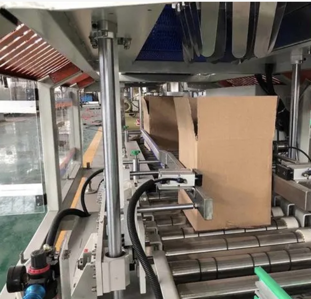 机械手装箱机-湿纸巾装箱机-无人化机器人装箱机